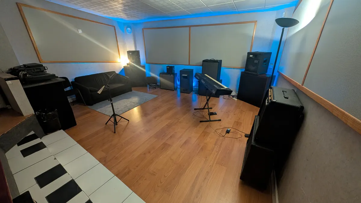 Studio Le Podium - équipement batterie et amplis inclus