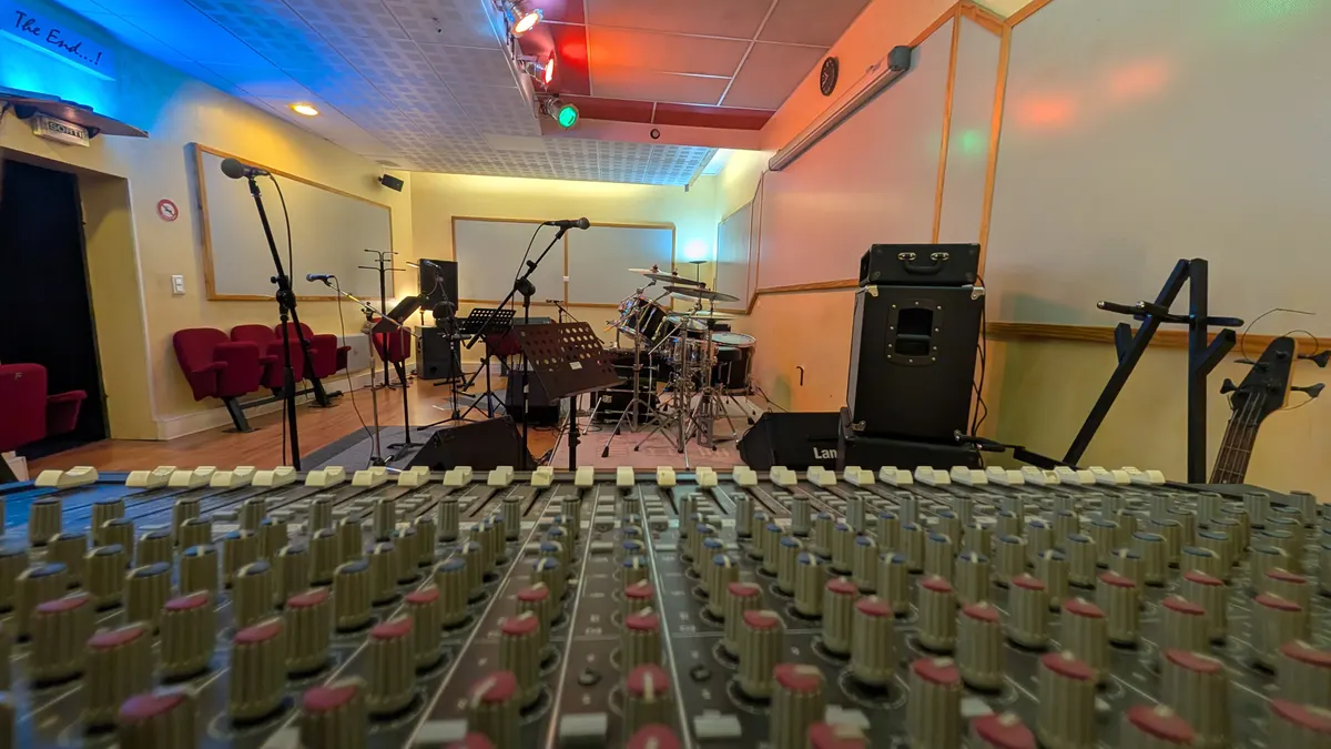 Studio La Scène - équipement batterie et amplis